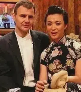 18年后才复婚!揭秘金星与汉斯的离婚秘辛,跨越国界与性别的爱情