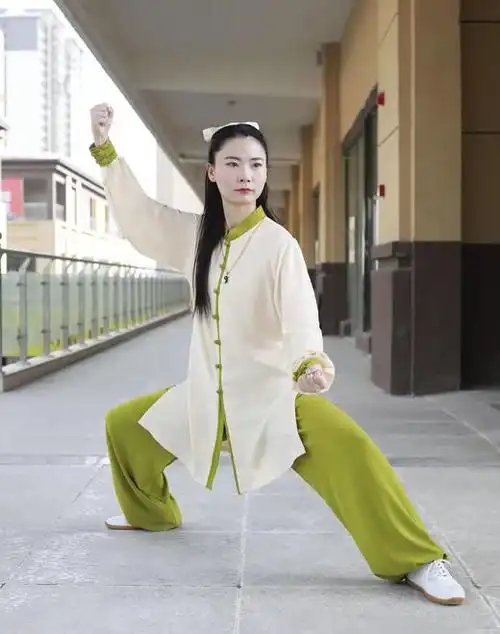 草长莺飞:温柔大气版型中长款太极服