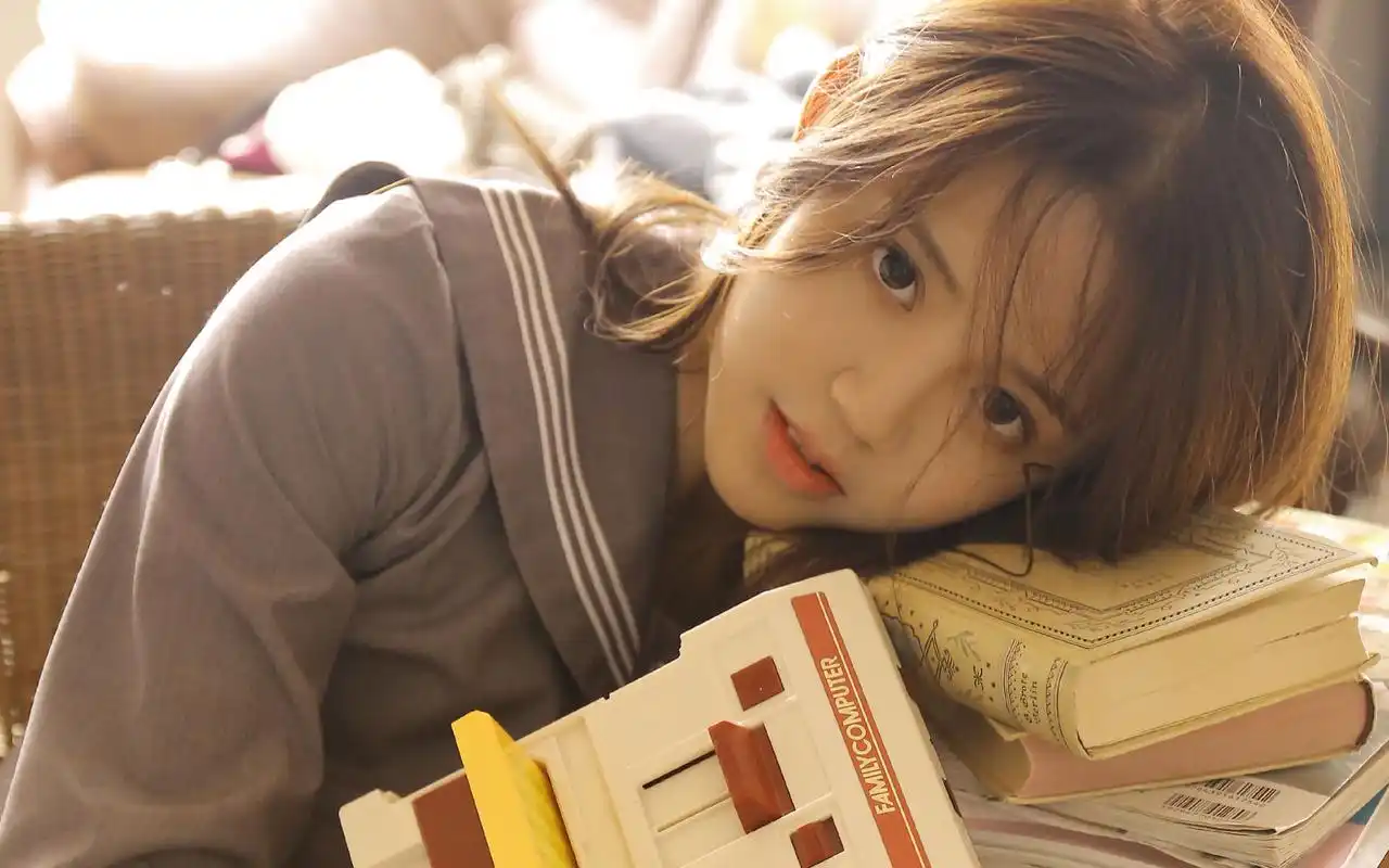 校园美女大学生私房写真高清桌面壁纸