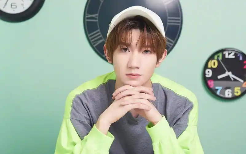 tfboys王源简约清新高清桌面壁纸