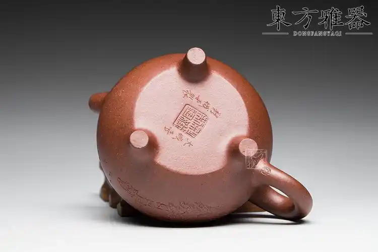 东方雅器合作紫砂艺人沈彩娥 大成壶 江苏省名人王福君刻绘>紫砂壶