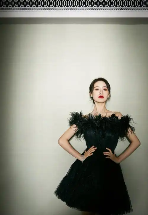 真不愧是仙女袁冰妍穿香槟色礼服裙灵气满满藏不住的少女气质