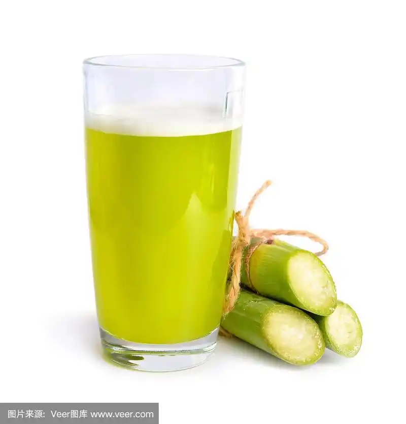 在白色背景下分离的甘蔗鲜汁