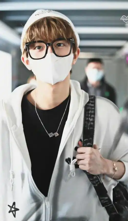 杨幂的眼睛太绝了……|华晨宇|口罩_网易订阅