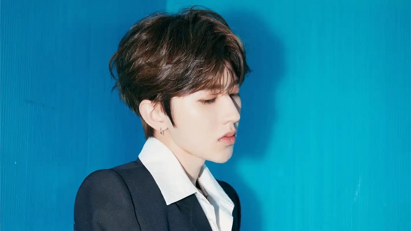 桌面壁纸 明星图片 > 正文   本文 2020蔡徐坤个性壁纸_超帅气的