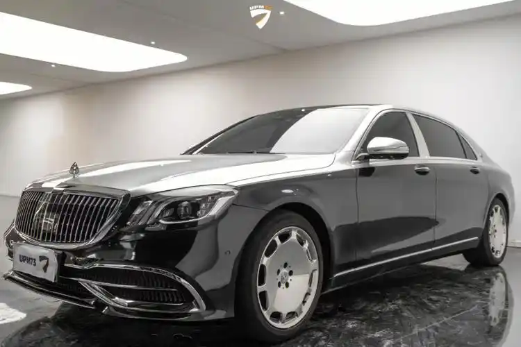 迈巴赫s400黑银双拼