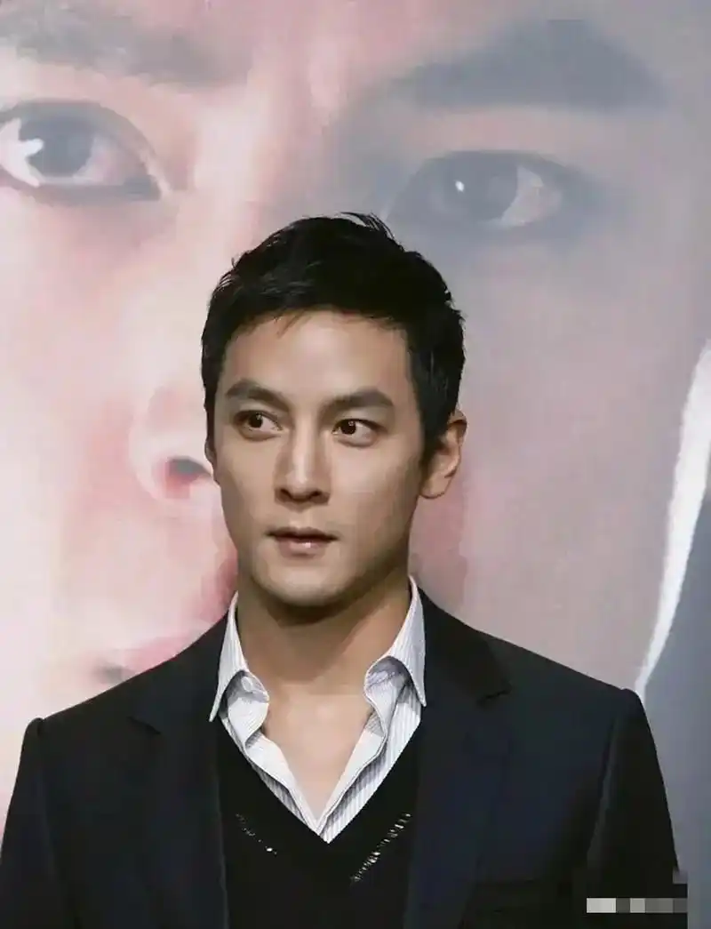 48岁吴彦祖近照曝光被网友误认苏大强  近日有网友曝光了一张48岁