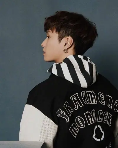 张艺兴[超话]#兴兴拥有坠坠坠可爱的后脑勺. 来自粥小童 - 微博