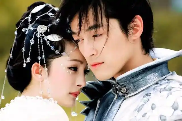 胡歌刘亦菲官宣恋情