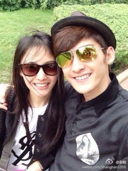 张翰光棍节秀甜蜜 晒与郑爽恩爱照(图)