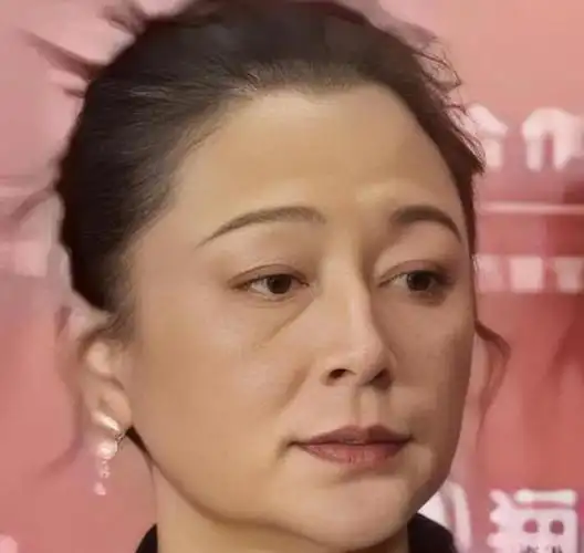 陈红久未露面老态尽显皮肤松弛网友已看不出她年轻的影子
