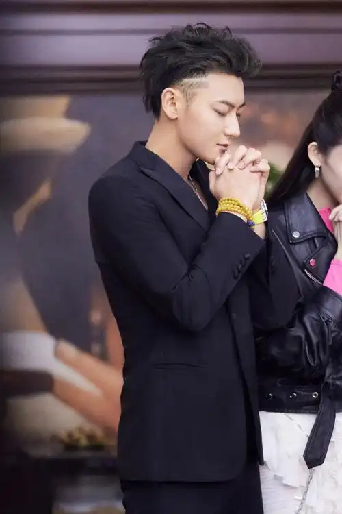 黄子韬颜值回春