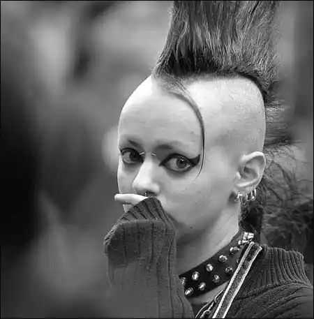 美国青年的怪异发型