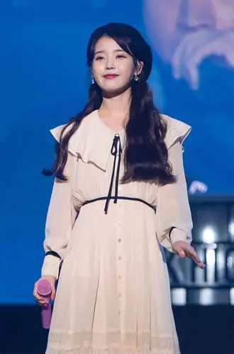 新款iu李知恩韩国明星同款蕾丝拼接雪纺连衣裙中长款裙子女_货牛牛网