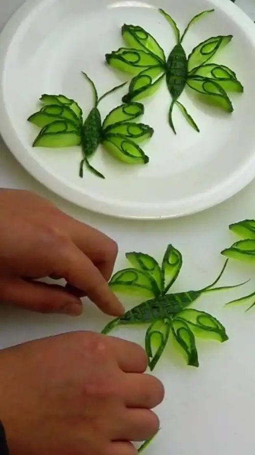 过年用黄瓜切一个造型摆盘