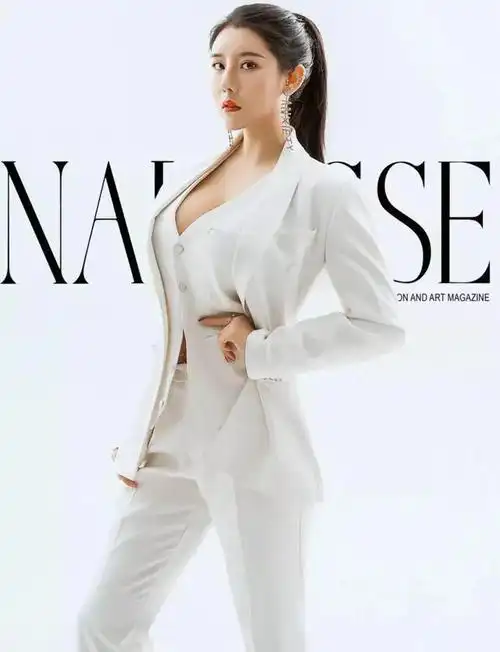 翘臀女神刘太阳,甜美长相吸引人魔鬼身材太耀眼,让人过目不忘