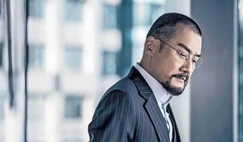 梁家辉在与多位导演和大咖的合作中脱颖而出,可以说演什么就是什么,这