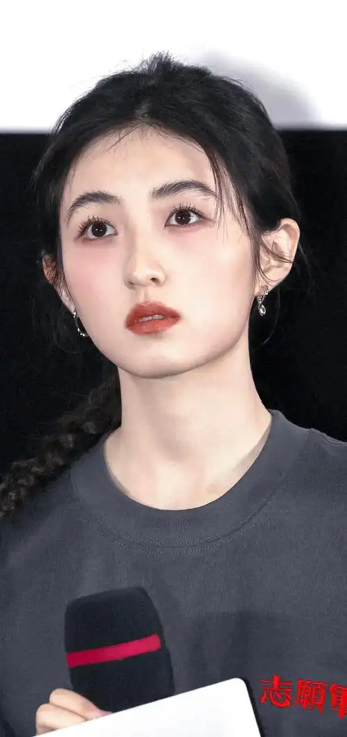 张子枫 · 志愿军🎬