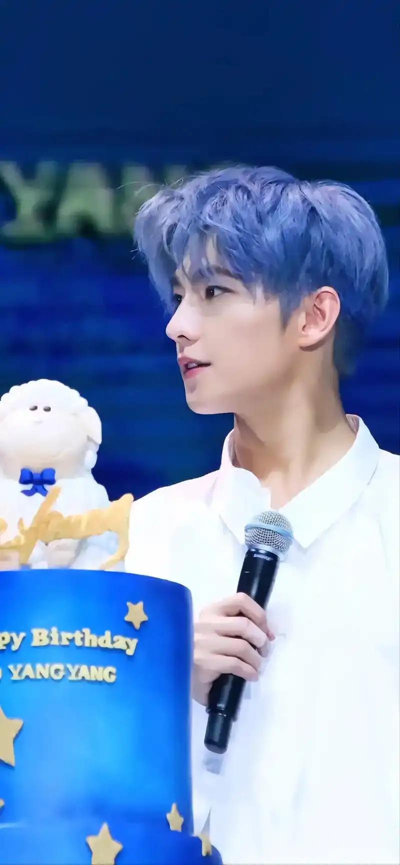 杨洋##永远会为蓝发和蓝色心动# #最想见的人 ##刻意去 - 抖音