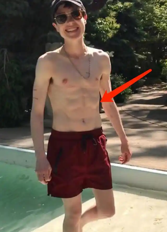 《盗梦空间》艾伦佩吉被曝变性,变男人晒泳装照,超帅腹肌太吸睛