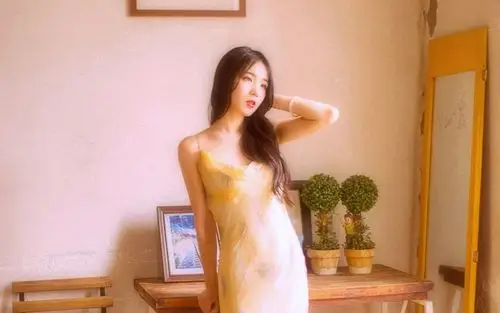 性感红唇美女日系唯美朦胧意境高清壁纸