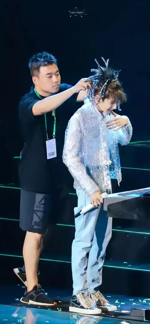 王源剃寸头去大学报到送他的不是史强而是