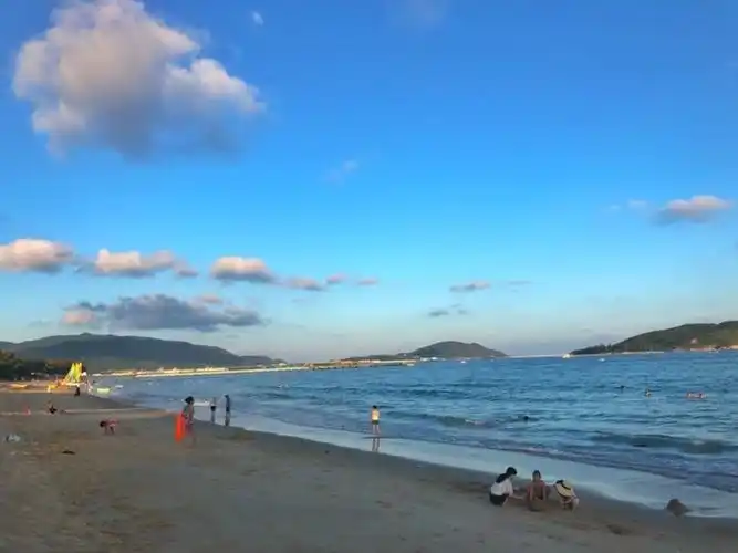 碧海蓝天的三亚