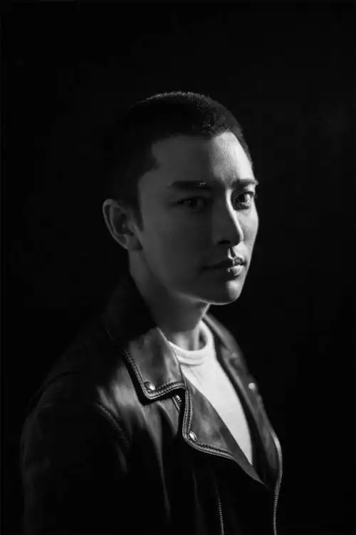 贾乃亮圆寸写真曝光 硬汉魅力直击人心