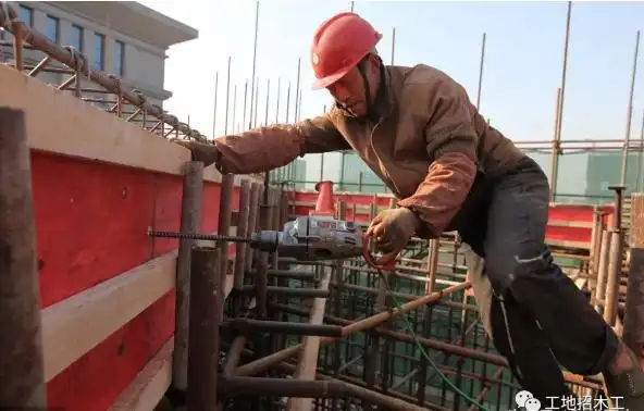 为什么工地木工嫌工钱太少?原因太现实!