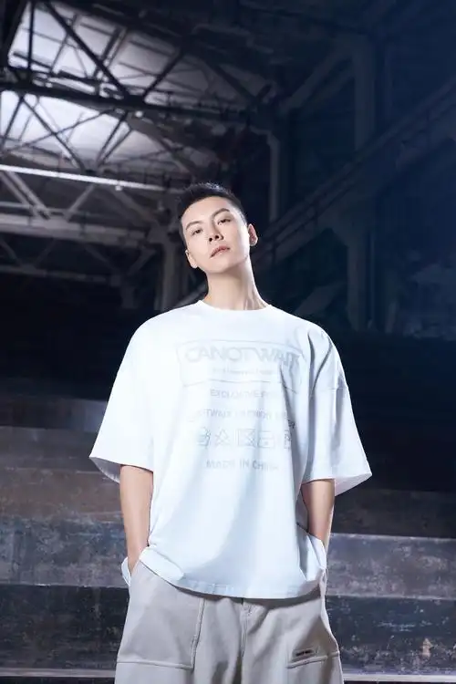 陈伟霆第一批入夏的男艺人#@william威廉陈伟霆你真的帅的有点超沽怂