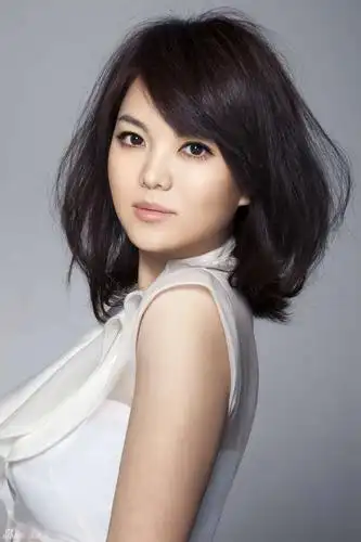 组图:李湘春季时尚大片 干练主播秀甜美造型_高清图集_新浪网