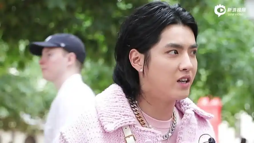 你的粉色男孩吴亦凡上线了!