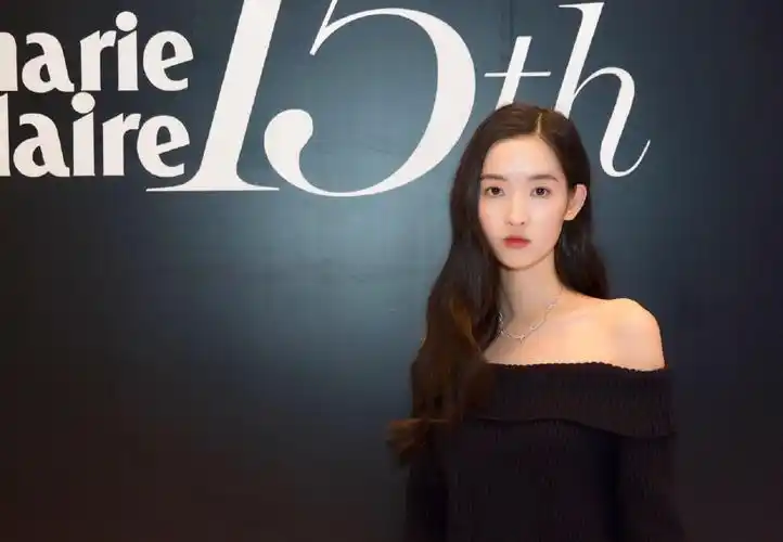 王玉雯性感露肩活动照图片66