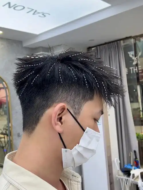 立体前刺飞机头男士短发发型