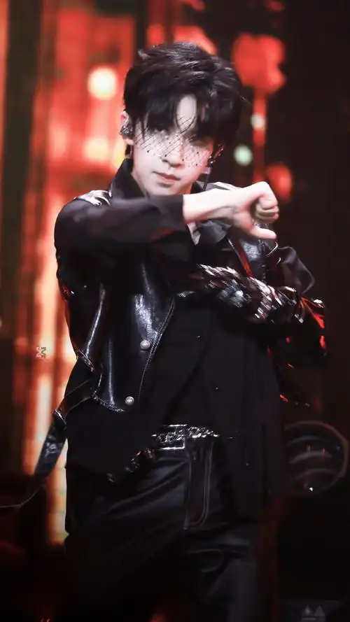 少年onfire##贺峻霖面纱造型