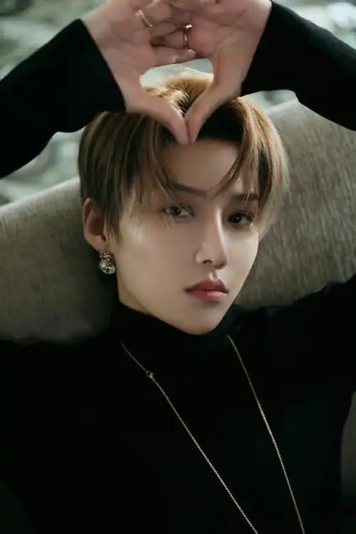 刘雨昕 in dior fall 2024 ready-to-wear