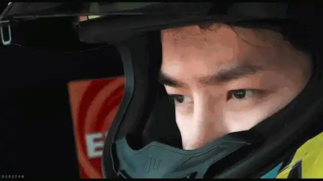 王一博一些藏在头盔的时刻