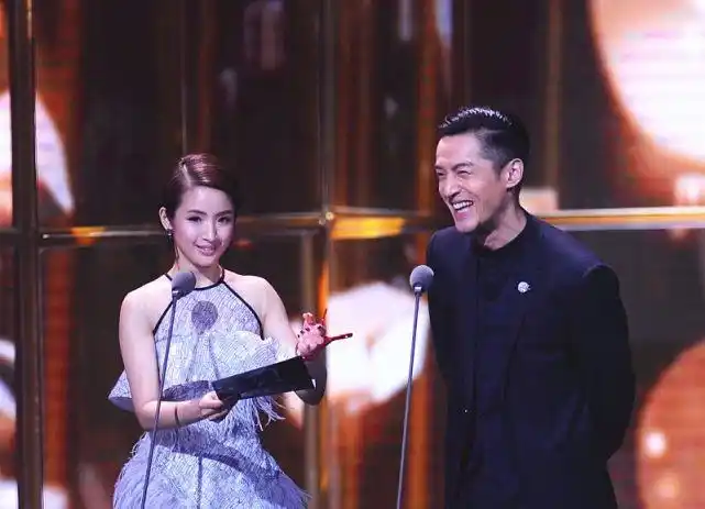 梦回天外飞仙林依晨和胡歌再次同台穿搭贵气能看出年龄感