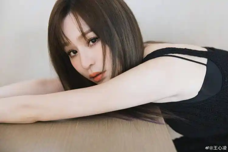 王心凌晒三月份照片,眼神无辜惹人怜,冻龄女神再秀美貌_网友_时候_问
