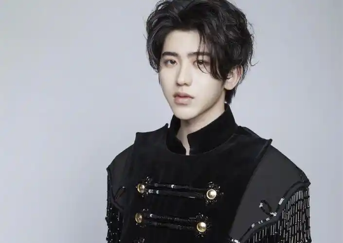 蔡徐坤时尚帅气壁纸_偶像男神蔡徐坤