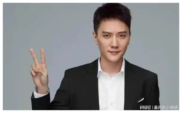 不过,除王宝强外,冯绍峰其实也受到过六公主的"特别对待".