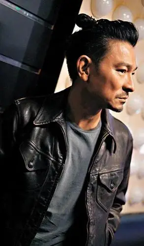 "老男人"挑战新造型,刘德华丸子头缺霸气,胡兵非洲辫很男人!