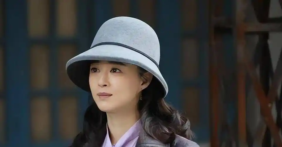 《甄嬛传》节目中,陈建斌突然吐槽蒋欣年龄,对方却立即回复:"和你一样