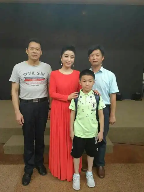 刘媛媛携井冈山少年放歌汉堡讲述扶贫故事