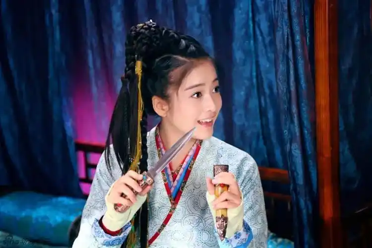 之后,出演了《神雕侠侣》中灵气十足的郭襄,《旋风少女》中乐观开朗的