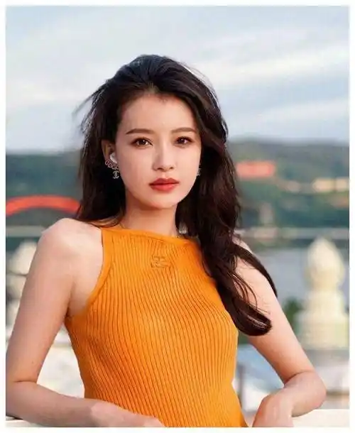 孙怡承认曾恋,工作室却说独善其身,迷失偶像路径?_感情_情感_明星