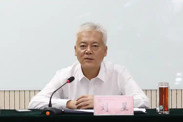 校党委书记刘星讲授开学第一课