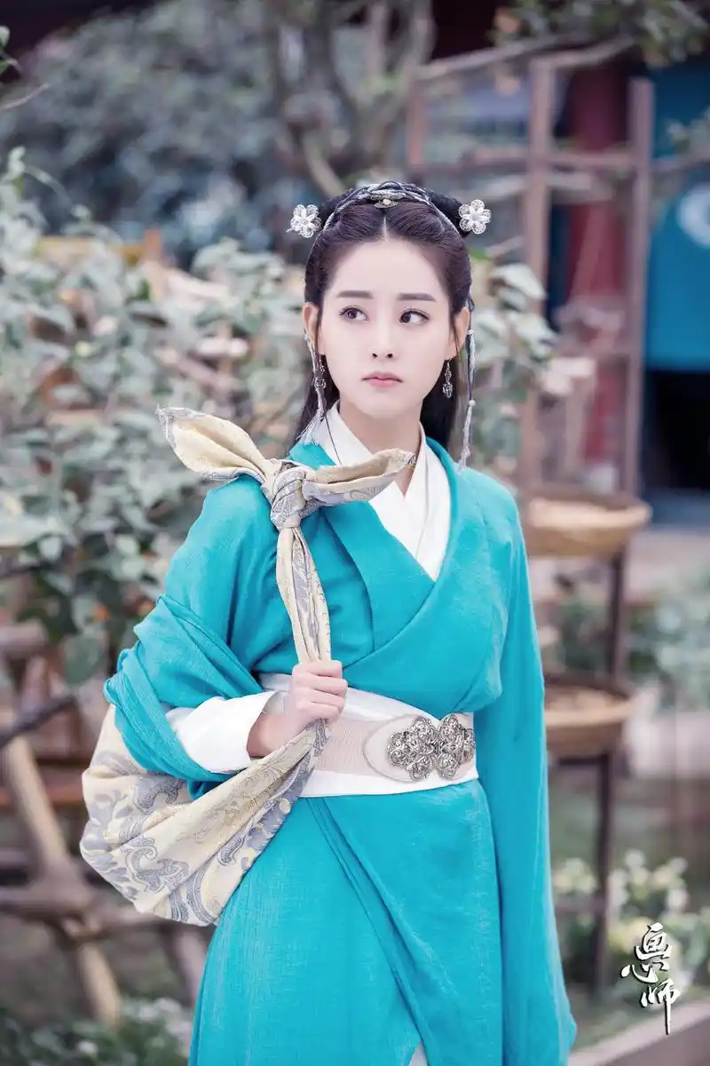 祝绪丹 饰 岑欢