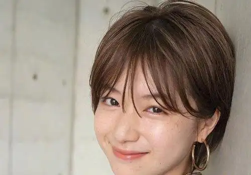 剪完了短发刘海很快就长了怎么办 短发女生不剪刘海方法也是有的碎发
