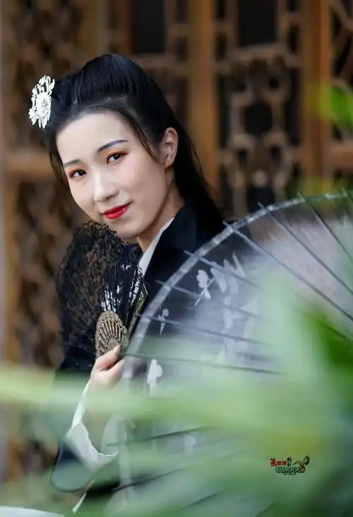 古装黑衣女子小常